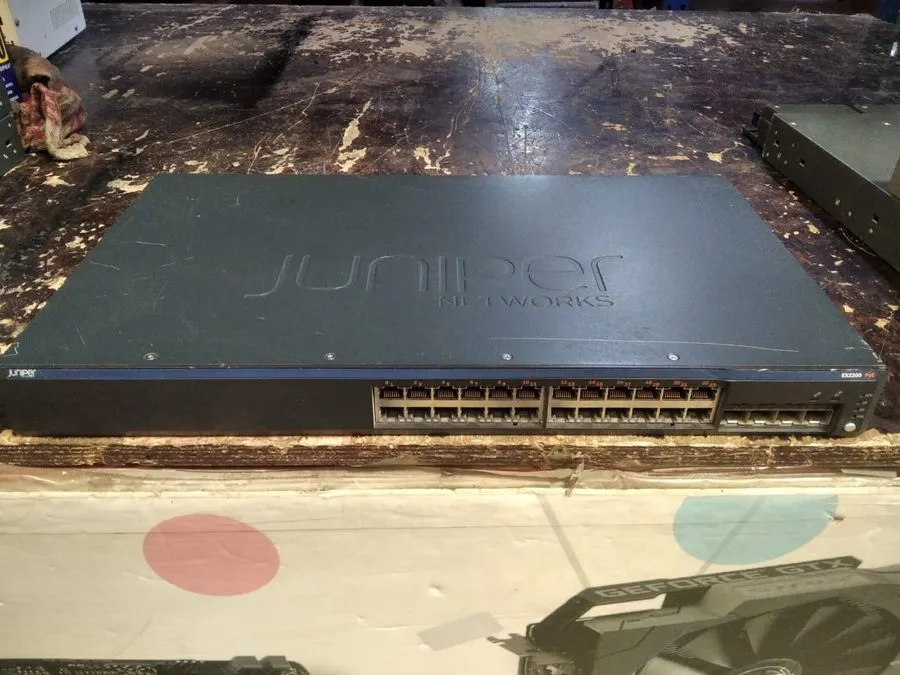 Коммутатор Juniper EX2200 24-Port Gigabit Network Switch with 4 SPF+ 1/10G Uplin