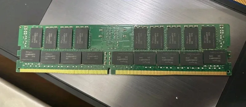 Модуль памяти SK Hynix 32GB 2Rx4 PC4-2400T DDR4 ECC RDIMM Server RAM HMA84GR7MFR