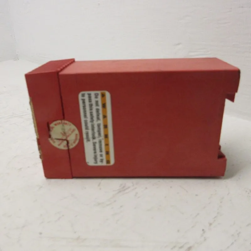 Реле безопасности Allen-Bradley Guard Master MSR6R/T 24VAC Universal Safety Rela — фото лота 3