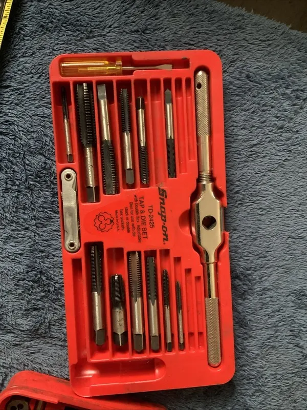 Режущий инструмент Snap On TD-2425 Tap & Die Set Missing One Piece Pre Owned