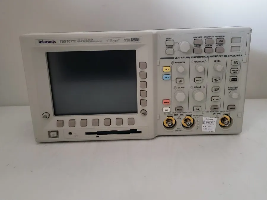 Осциллограф TEKTRONIX TDS3012B 100MHZ 2CH DIGITAL OSCILLOSCOPE W/TDS3FFT & TDS3T