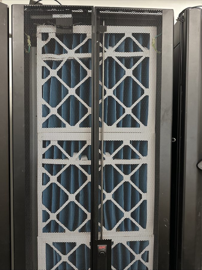 Стойка/шкаф APC Schneider Electric ACRD500 InRow RD Air Cooling System Data Serv — фото лота 2