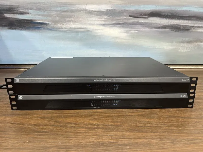 Коммутатор Pakedge SX-24P 24-Port Gigabit Managed PoE+ Ethernet Switch 4- SFP po