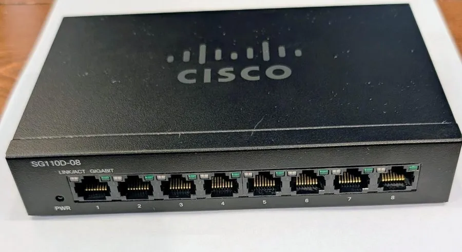 Коммутатор Cisco 8-Port Gigbit Desktop Switch With Power Cord SG110d-08