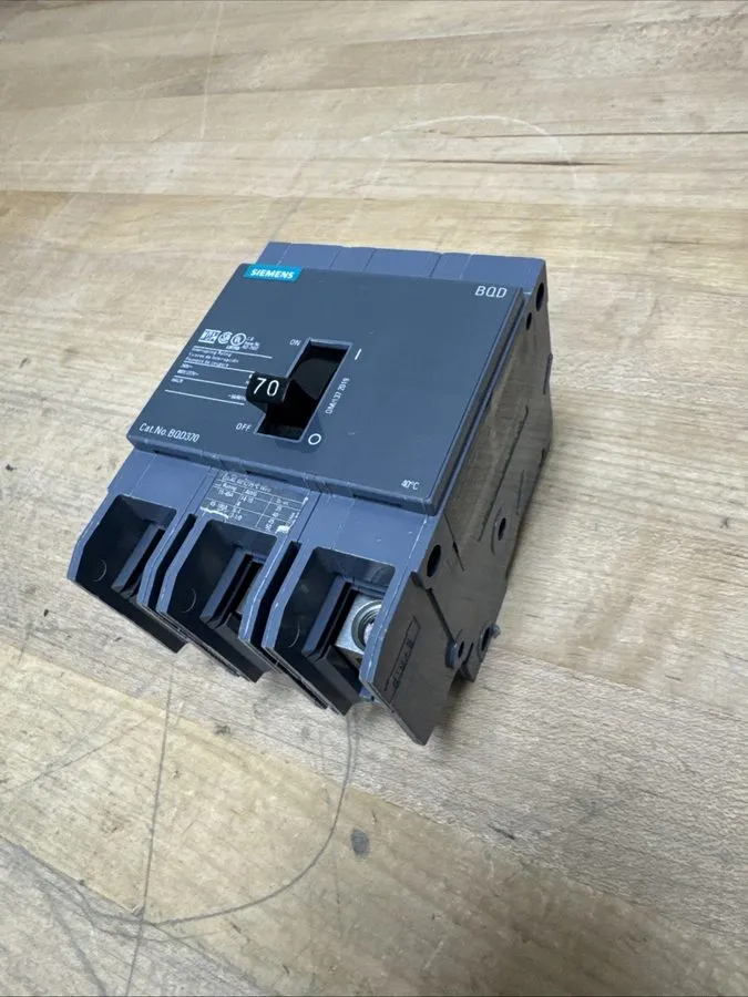 Автоматический выключатель Siemens BQD370 3 pole 70 amp bolt on 480v BQD Circuit