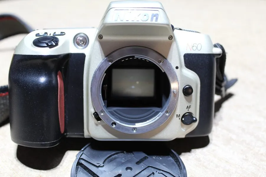 Объектив Nikon N60 35MM SLR Film Camera W Tamron 28-200 Lens, Parts