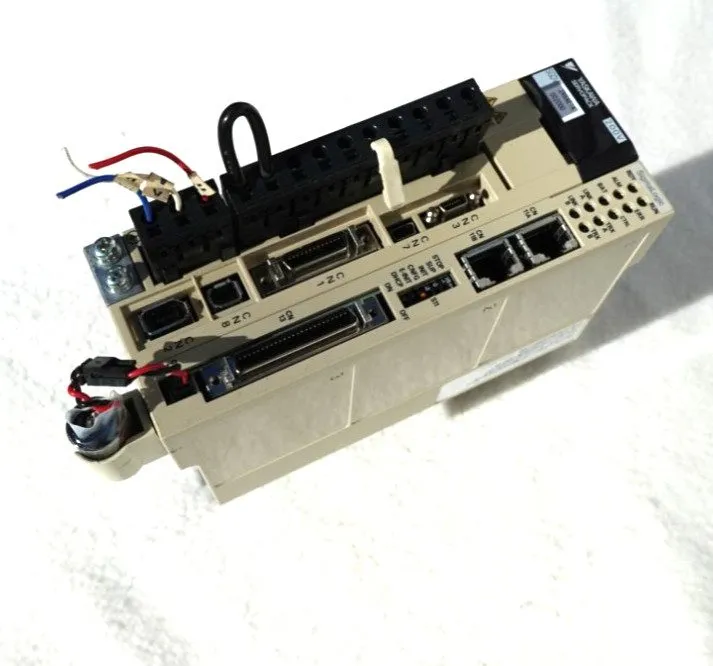 Сервопривод Yaskawa Servo Drive SGDV-2R8AE1A002000 — фото лота 1