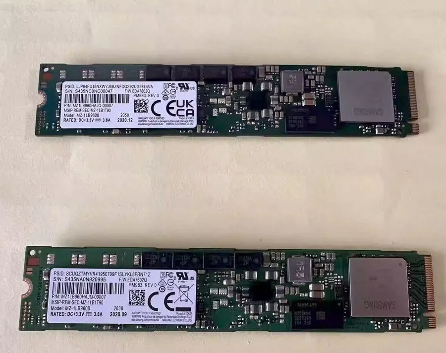 SSD-накопитель Samsung PM983 960GB M.2 22110 NVMe PCIe MZ-1LB9600 MZ1LB960HAJQ-0