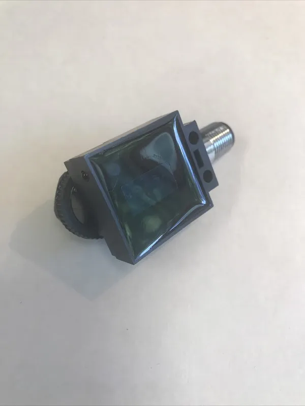 Фотоэлектрический датчик Banner SE612CVQD 10-30 VDC Photoelectric Scanner Sensor