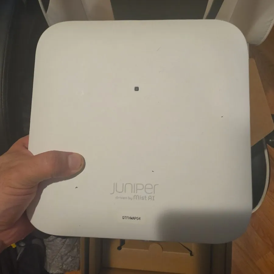 Точка доступа Wi-Fi JUNIPER Wi-Fi 6E Indoor Access Point 802.11ax Unclaimed AP45 — фото лота 1