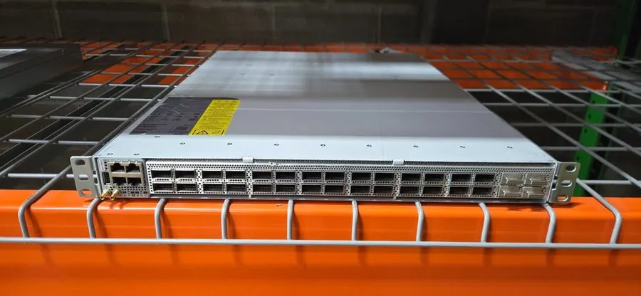 Коммутатор Cisco 8101-32FH-O 8100 32x400G QSFPDD 1RU Fixed System