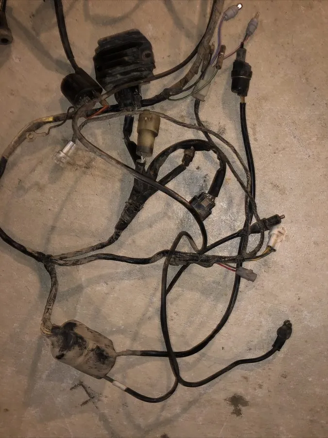 Жгут проводов YAMAHA GRIZZLY YFM125 WIRING HARNESS COIL VOLTAGE REG 124 — фото лота 1