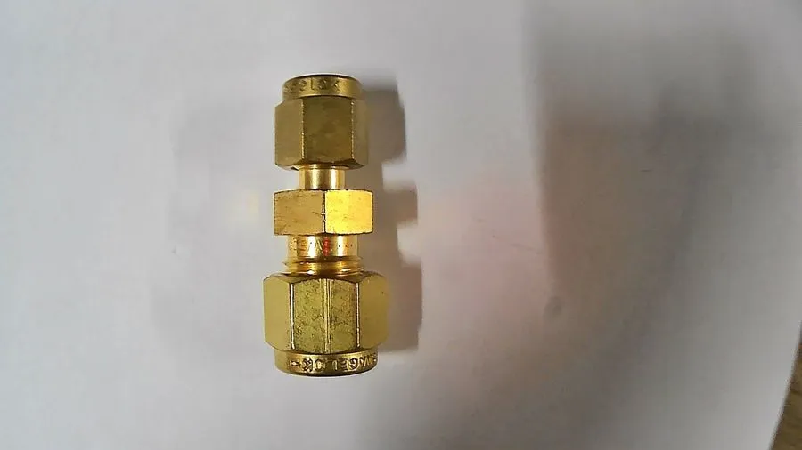 Фитинг B-400-6-2