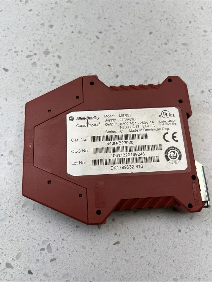Реле безопасности MSR5T ALLEN BRADLEY 440R-B23020 GUARD MASTER MONITORING SAFETY