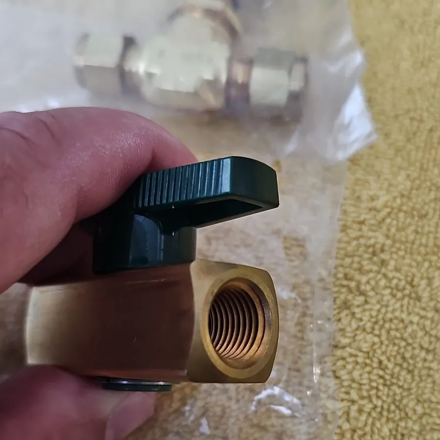 Клапан Swagelok B-4P4T4 Brass Quarter-Turn Valve FNSP — фото лота 2