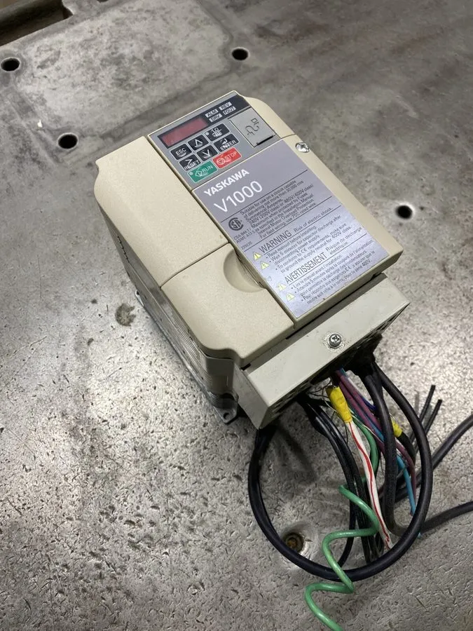 Частотный преобразователь Yaskawa V1000 AC Drive CIMR-VU4A0005FAA Rev. A 3HP 3Ph