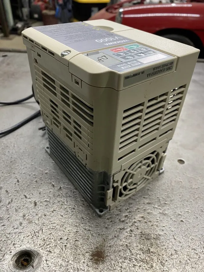 Частотный преобразователь Yaskawa V1000 AC Drive CIMR-VU4A0005FAA Rev. A 3HP 3Ph — фото лота 2