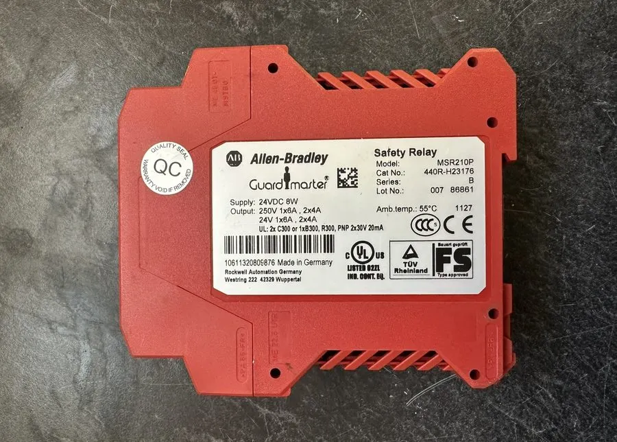 Реле безопасности Allen-Bradley 440R-H23176 MSR210P Safety Relay 24VDC Series B