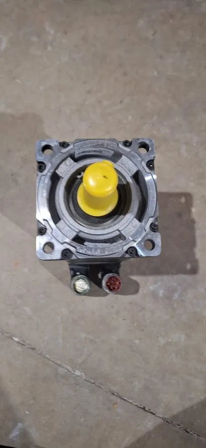 Серводвигатель Allen-Bradley MPL-B4530P-RJ72AA Kinetix Inverter Duty AC Servo Mo — фото лота 1