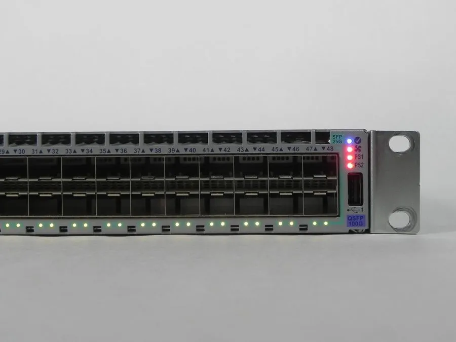 Коммутатор Arista DCS-7160-48YC6-F 48x 25GbE SFP28 6x 100GbE QSFP28 Switch W/ Du — фото лота 2