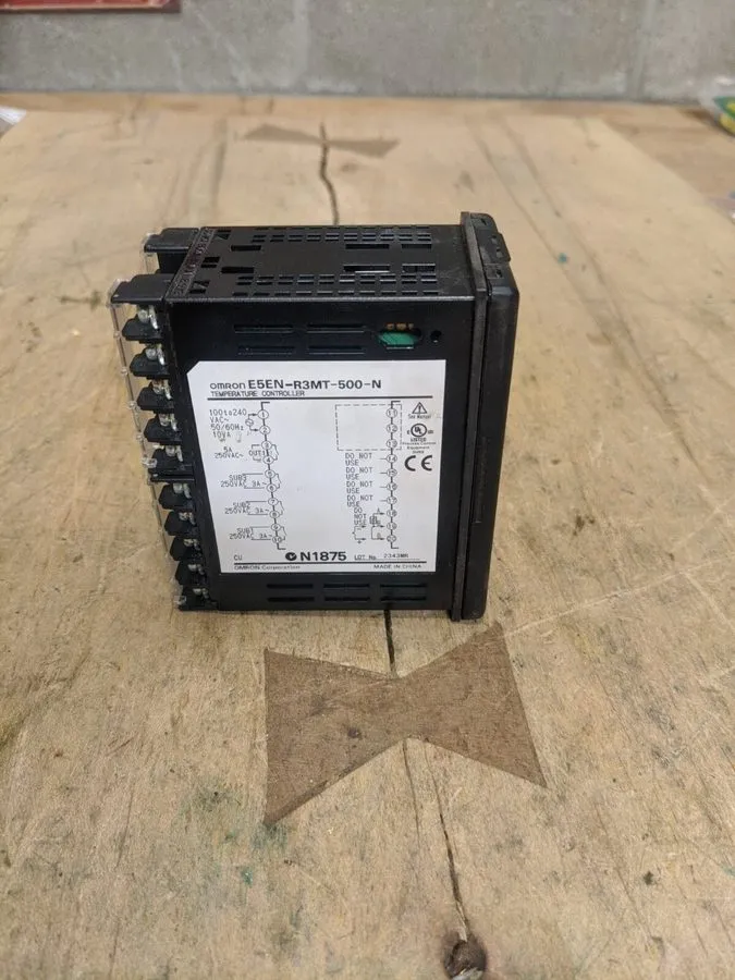 Датчик температуры Omron E5EN-R3HT-500-N 100-240 VAC Temperature Controller