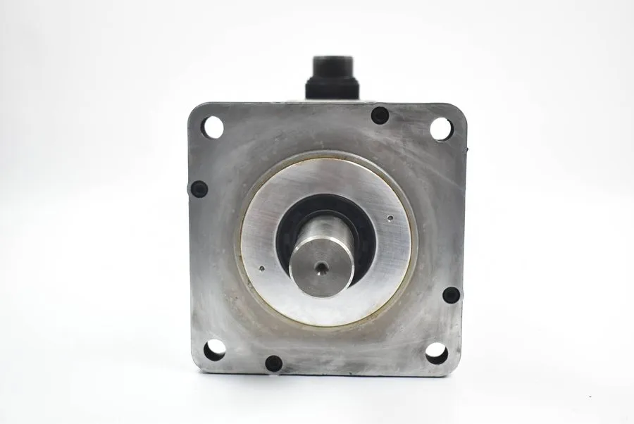 Серводвигатель GE FANUC AC SERVO MOTOR A06B-0143-B075#7008 A12/3000 3PH 2.8KW 30