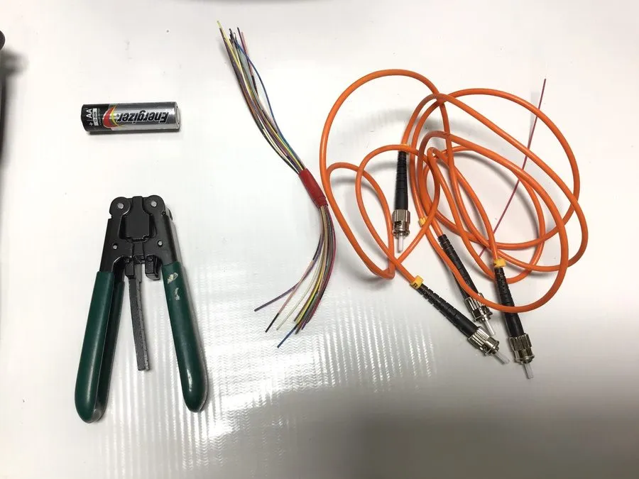Скалыватель Fiber Optic Tool Kit Optical Meter Fiber Cleaver ZW-R70 / Wire Strip — фото лота 2