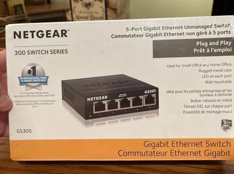 Коммутатор NETGEAR 5-Port Gigabit Ethernet Switch Desktop or Wallmount (GS305)