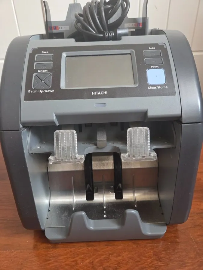 Счётчик банкнот Hitachi iH-110 Currency Counter Sorter Money Counting Machine