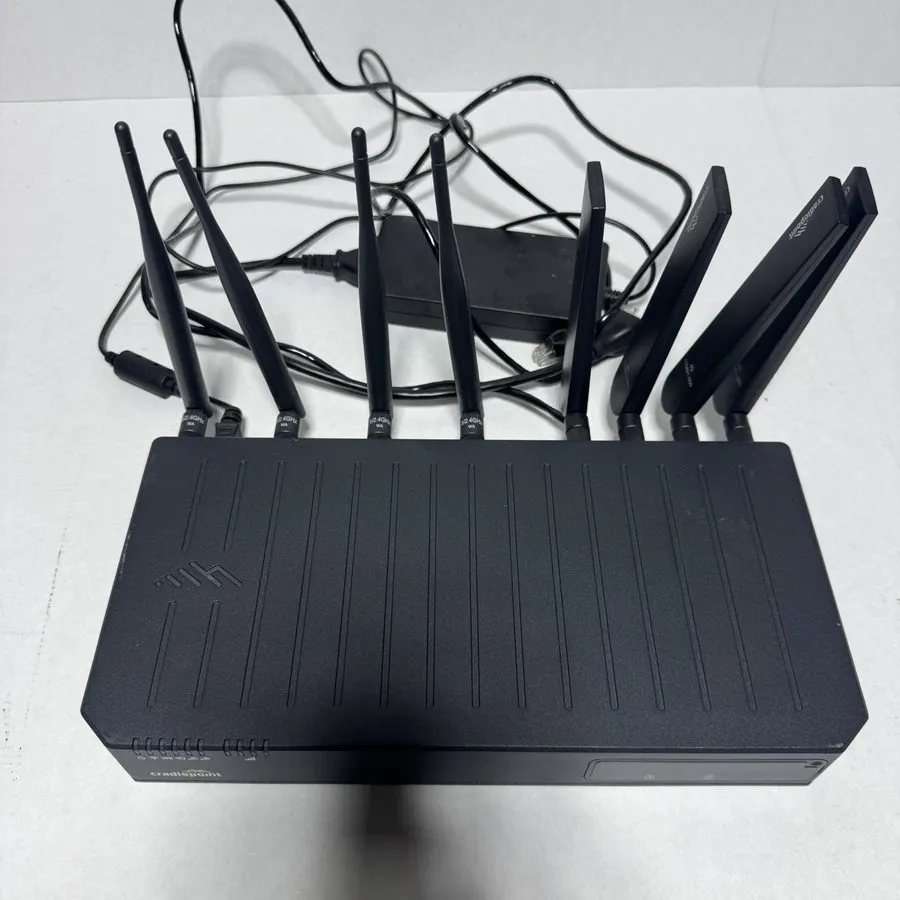 Маршрутизатор Cradlepoint E300-C18B Series Enterprise 5G Router E300 — фото лота 1