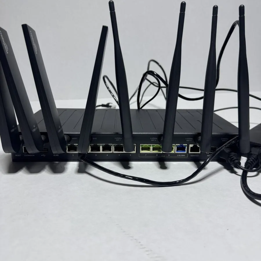 Маршрутизатор Cradlepoint E300-C18B Series Enterprise 5G Router E300 — фото лота 2