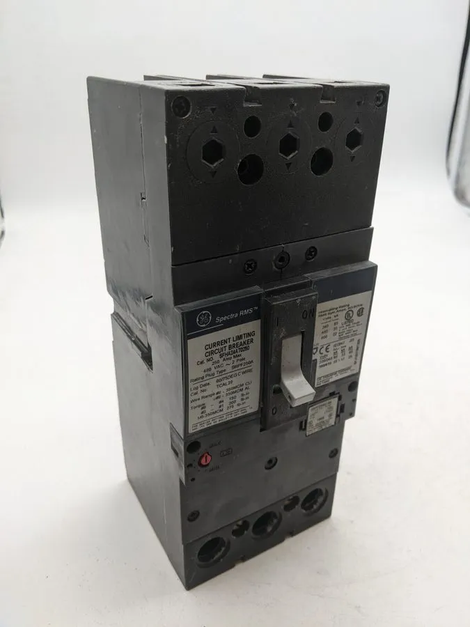 Автоматический выключатель General Electric SFHA24AT0250 Bolt-On Circuit Breaker
