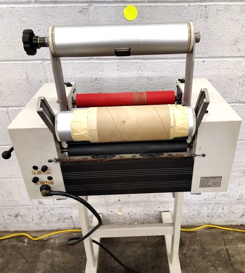 Ламинатор PRO-LAM HIGH PERFORMANCE ROLL LAMINATOR 12" ROLL 120V 50/60HZ 16.7A PL