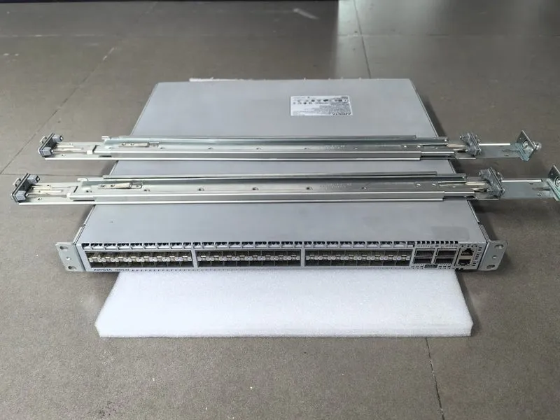 Коммутатор Arista DCS-7050S-64-R 48 Port 10Gbe SFP+ 4x QSFP+ Switch w/2x AC — фото лота 1