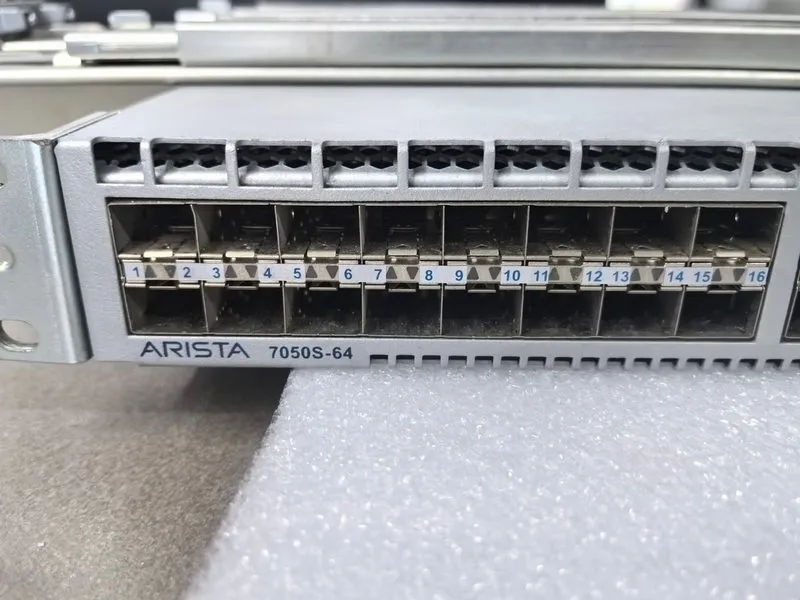 Коммутатор Arista DCS-7050S-64-R 48 Port 10Gbe SFP+ 4x QSFP+ Switch w/2x AC — фото лота 2