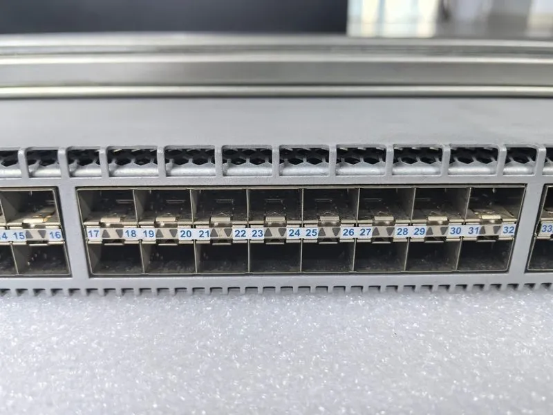 Коммутатор Arista DCS-7050S-64-R 48 Port 10Gbe SFP+ 4x QSFP+ Switch w/2x AC — фото лота 3