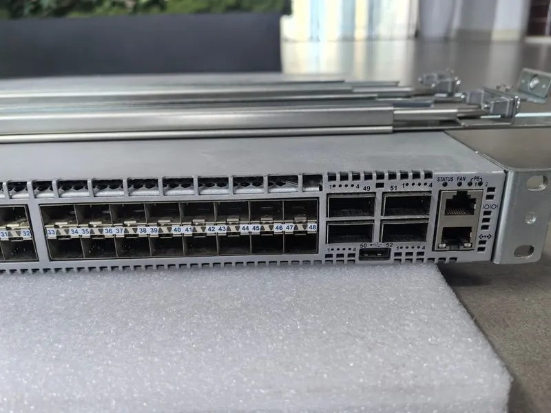 Коммутатор Arista DCS-7050S-64-R 48 Port 10Gbe SFP+ 4x QSFP+ Switch w/2x AC — фото лота 4
