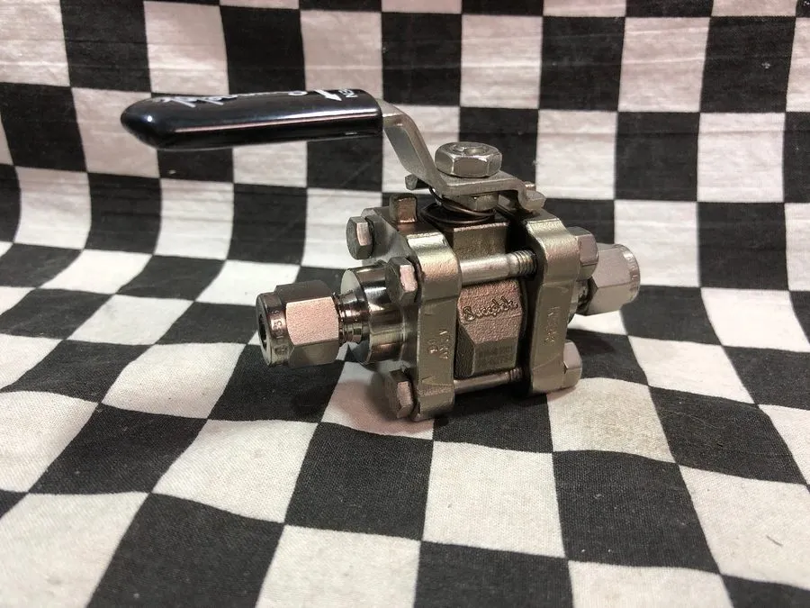Клапан Swagelok SS-62TS4 Stainless Steel 3-Piece 60 Series Ball Valve FNSP