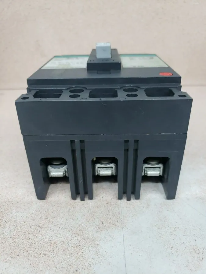 Автоматический выключатель GE TED134015 15A 3-Pole 480V AC E-Frame Circuit Break — фото лота 1