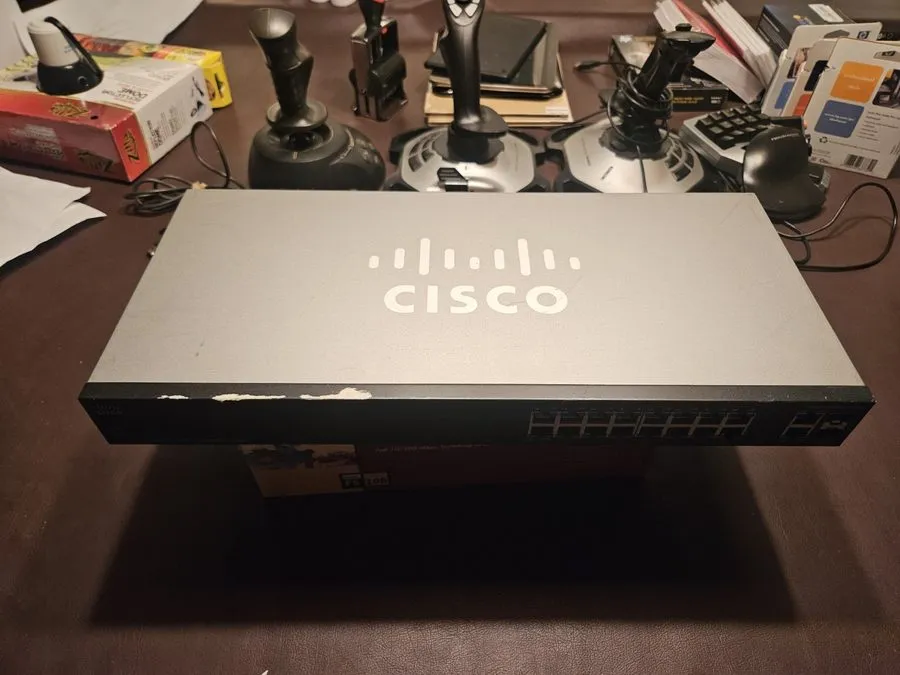Коммутатор Cisco SF200-24FP-NA 24PORT 10/100 Smart Switch POE 180W