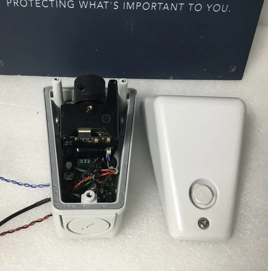 Камера Pelco IS210-CHV9 Color Camera W/ 3-9.5mm 540TVL Rugged Wedge Enclosure — фото лота 4