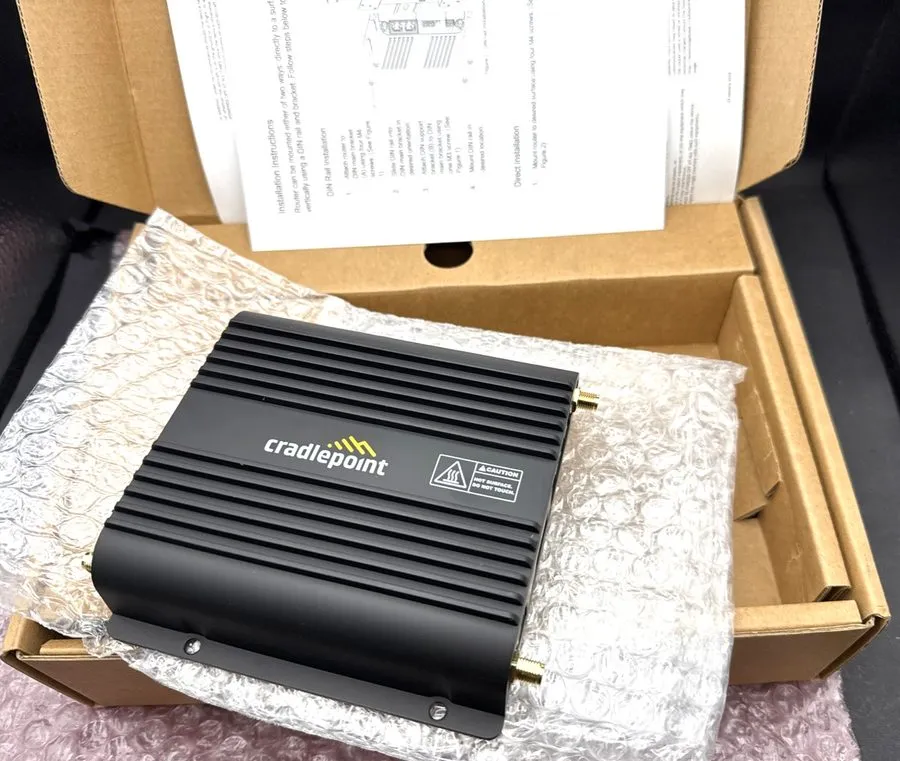 Маршрутизатор Cradlepoint IBR900-600M LTE Router w/ Airgain Antenna and cables