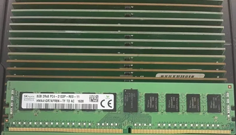 Модуль памяти SK Hynix 8GB (1x 8GB) PC4-2133P DDR4 ECC Server RAM HMA41GR7AFR8N-