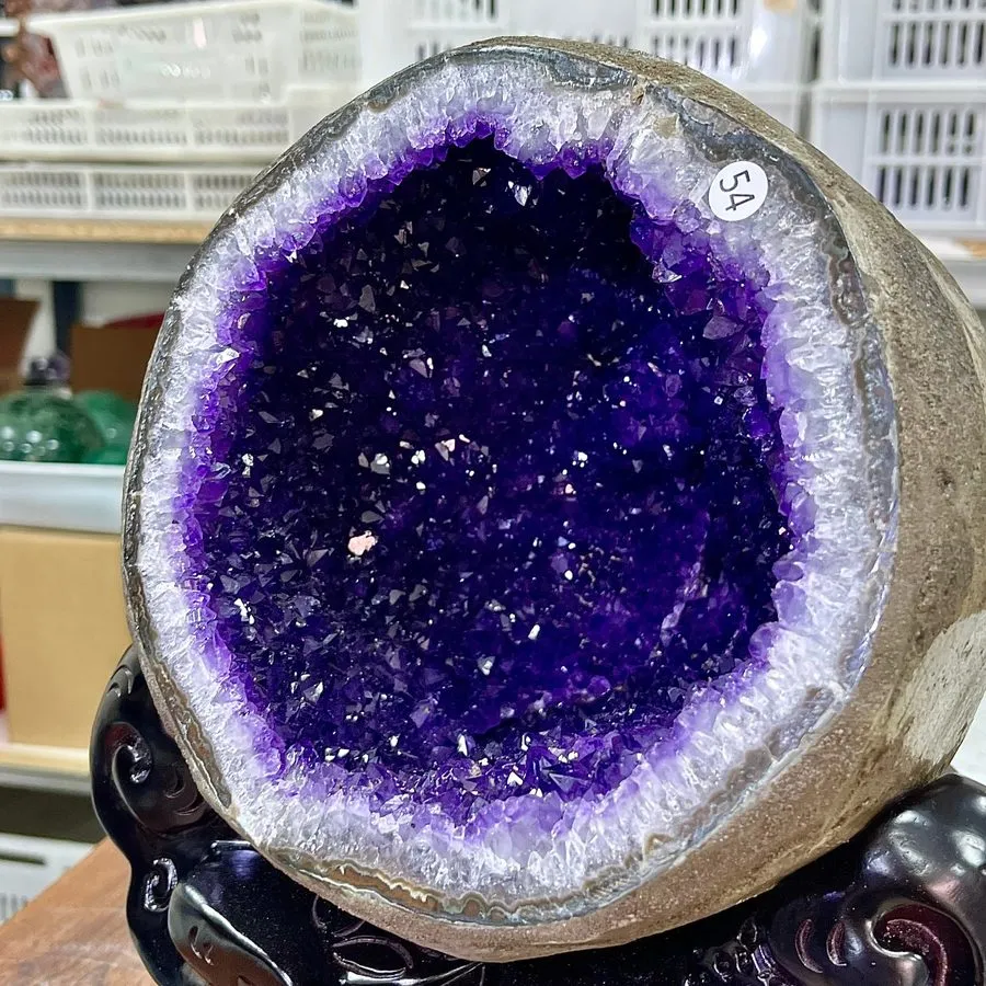 Лабораторный прибор 24.31LB The amethyst cave symbolizes the specimen and base o