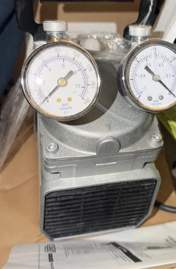 Насос GAST DOA-P504-BN Oilless Diaphragm Vacuum Pump 1.0 cfm/24"Hg-60 psi/220V