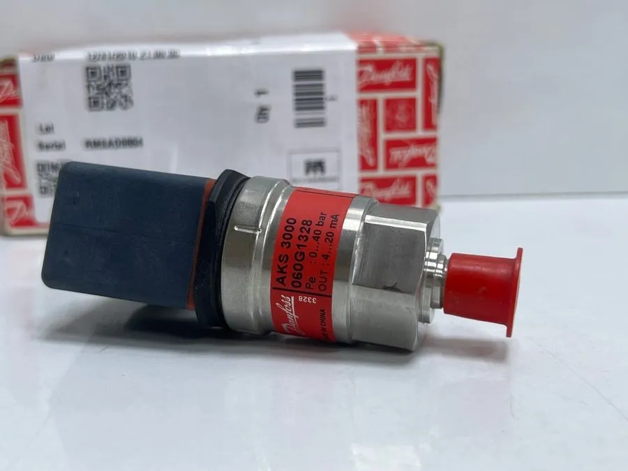 Датчик давления Danfoss 060G1328 pressure transmitter AKS 3000