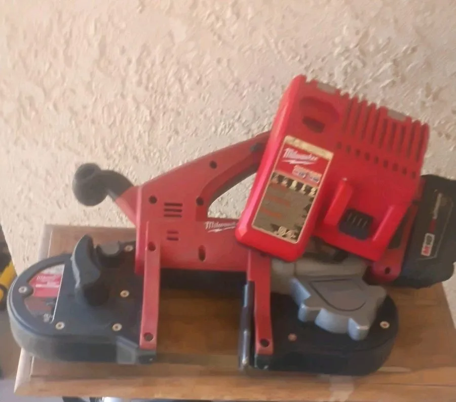 Батарея Milwaukee 2629-20 Cordless Band Saw M18 18V XC 5.0 Battery, Blade, Charg