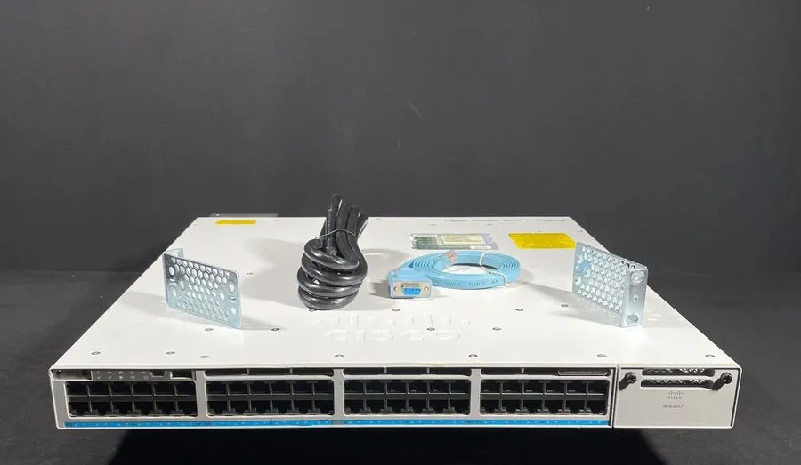 Коммутатор Cisco C9300-48UN-A 48 Port 5Gbps PoE Copper Network Advantage Switch