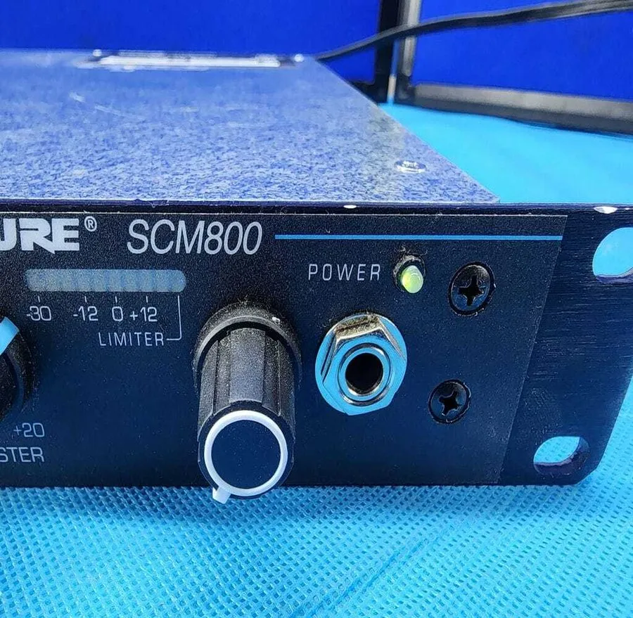 Микшерный пульт Shure SCM800 Rackmount Professional 8 Channel Microphone Mixer