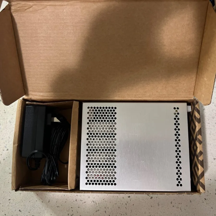 Коммутатор Mikrotik CRS305-1G-4S+IN Cloud Switch Ethernet Switch 4x SFP+ 1x GLAN